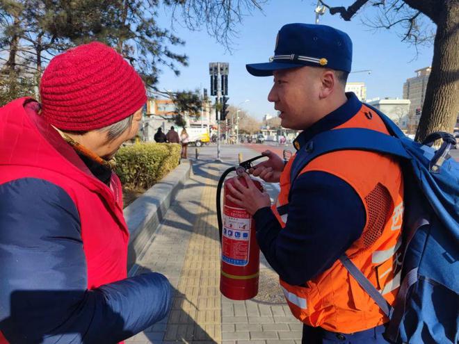 半岛官网：西城消防 蓝朋友教您练就“火眼金睛”(图4)