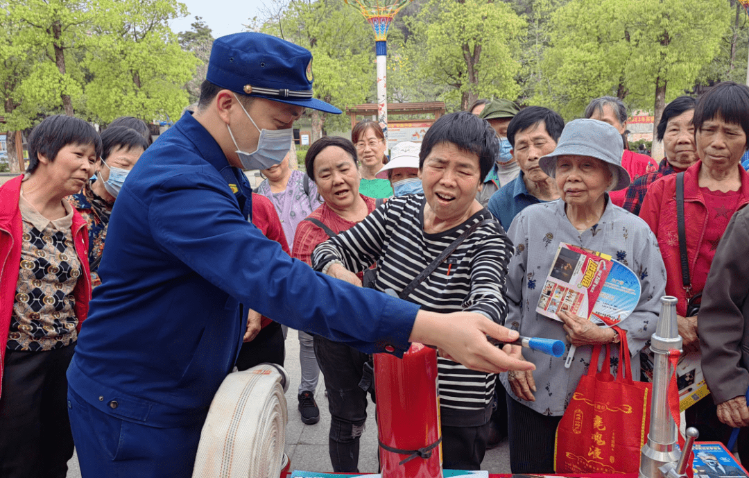 半岛官网下载：打击假冒伪劣产品 强化火灾风险防范——英德消防开展打击假冒伪劣消防产品系列行动(图5)