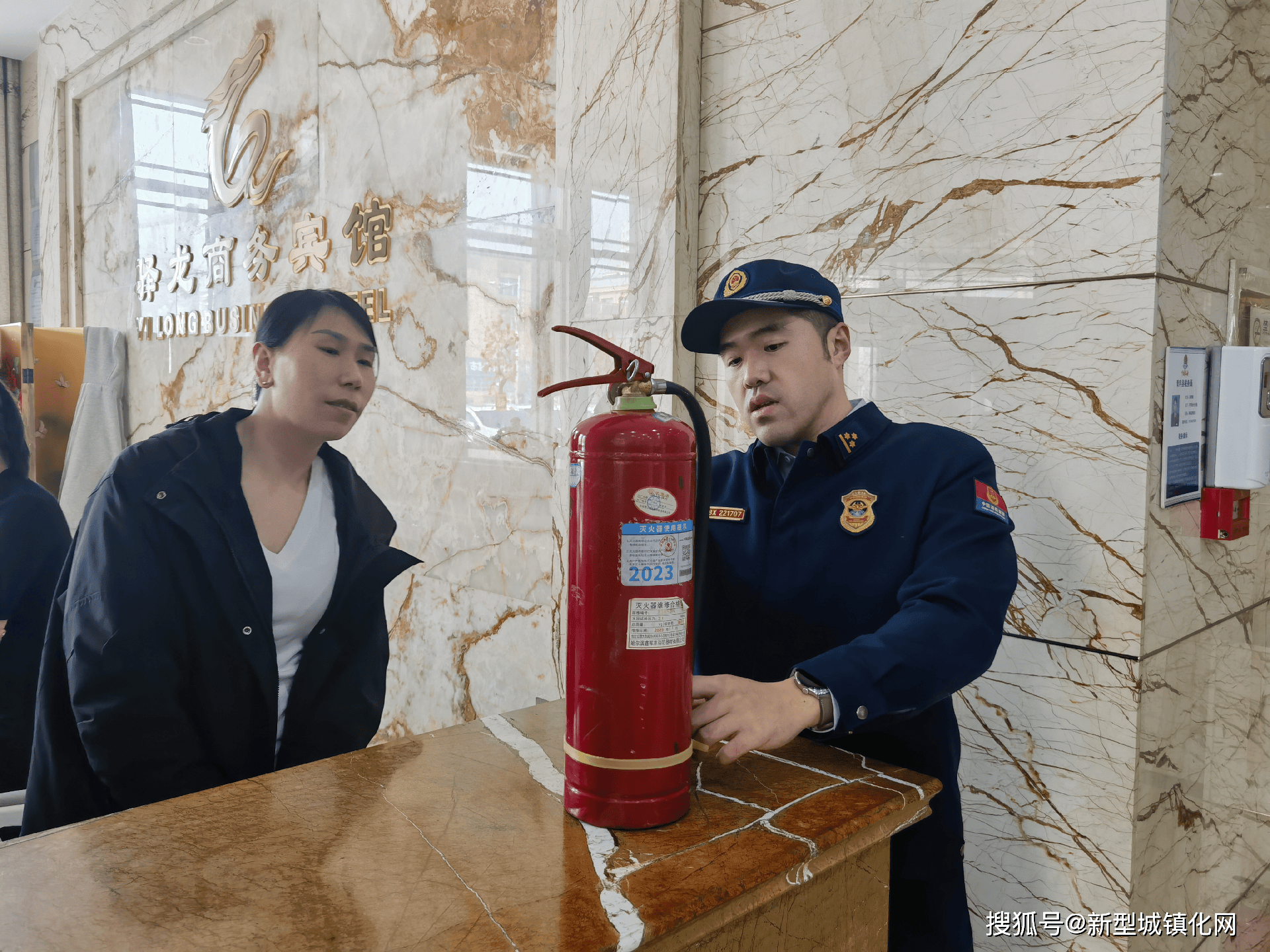 半岛官网下载：黑龙江省绥化市青冈县消防救援大队开展消防产品专项检查工作(图3)